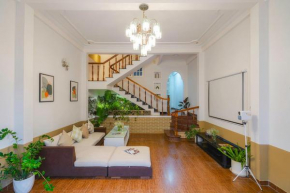 Private 4 BRs House 5 mins walk to Night Market